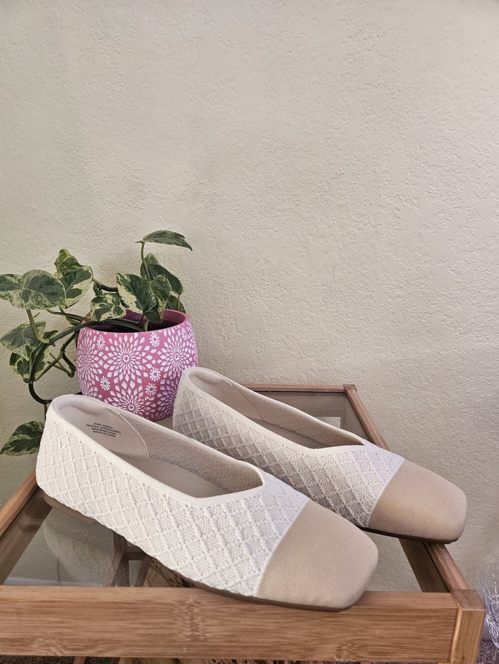 VIVAIA Square toe Margo 3.0 V cut flats Yellow apricot quilt. size 10    NWOT